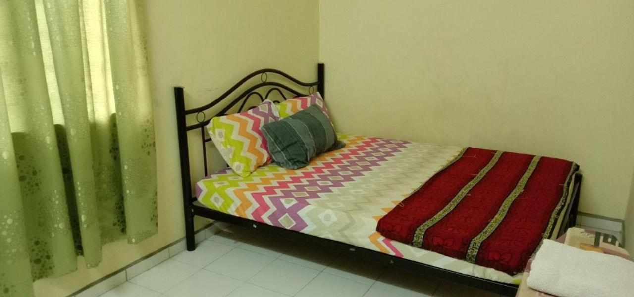 Bajet Homestay - Low Cost Houses Куантан Экстерьер фото